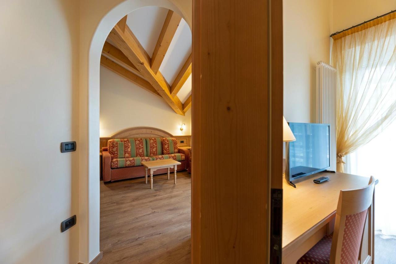 Hotel Lido - Slow & Natural Living Molveno Bagian luar foto