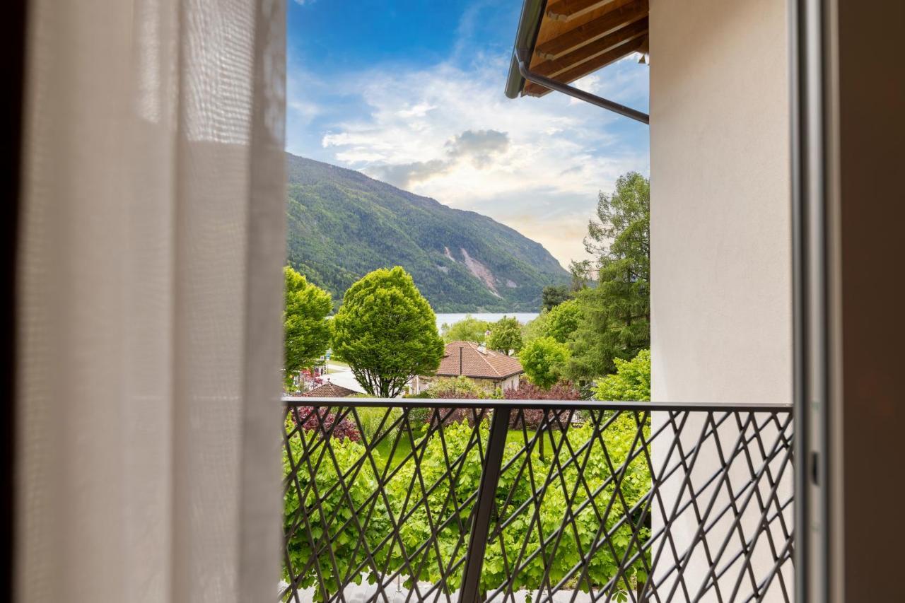 Hotel Lido - Slow & Natural Living Molveno Bagian luar foto