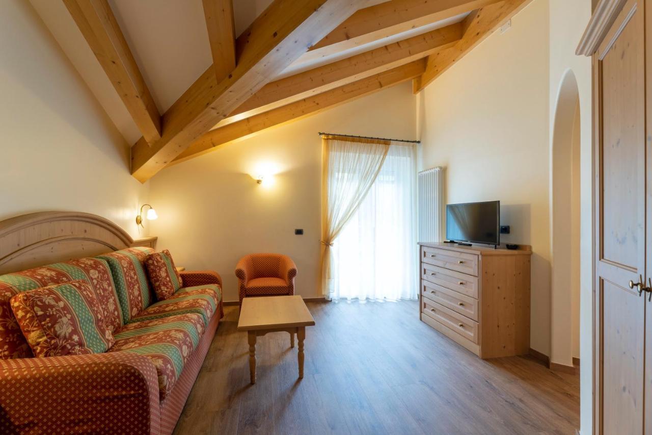 Hotel Lido - Slow & Natural Living Molveno Bagian luar foto