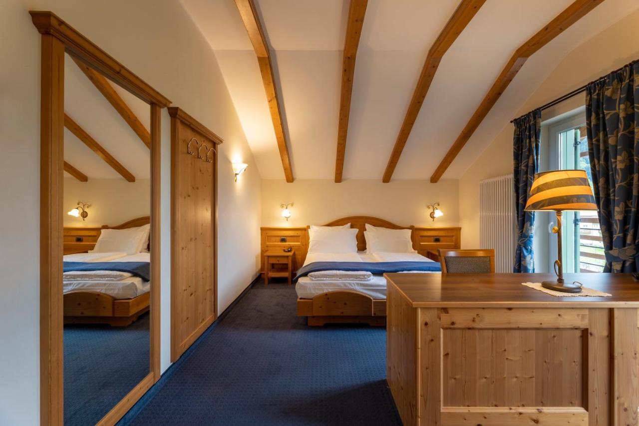 Hotel Lido - Slow & Natural Living Molveno Bagian luar foto