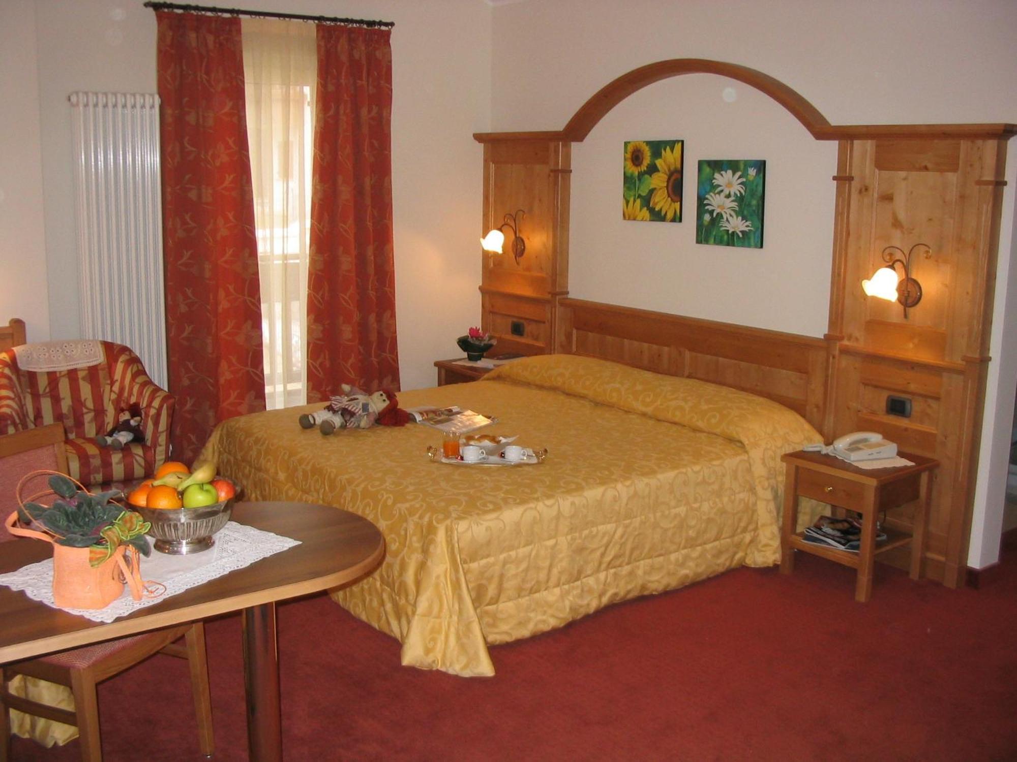 Hotel Lido - Slow & Natural Living Molveno Bagian luar foto