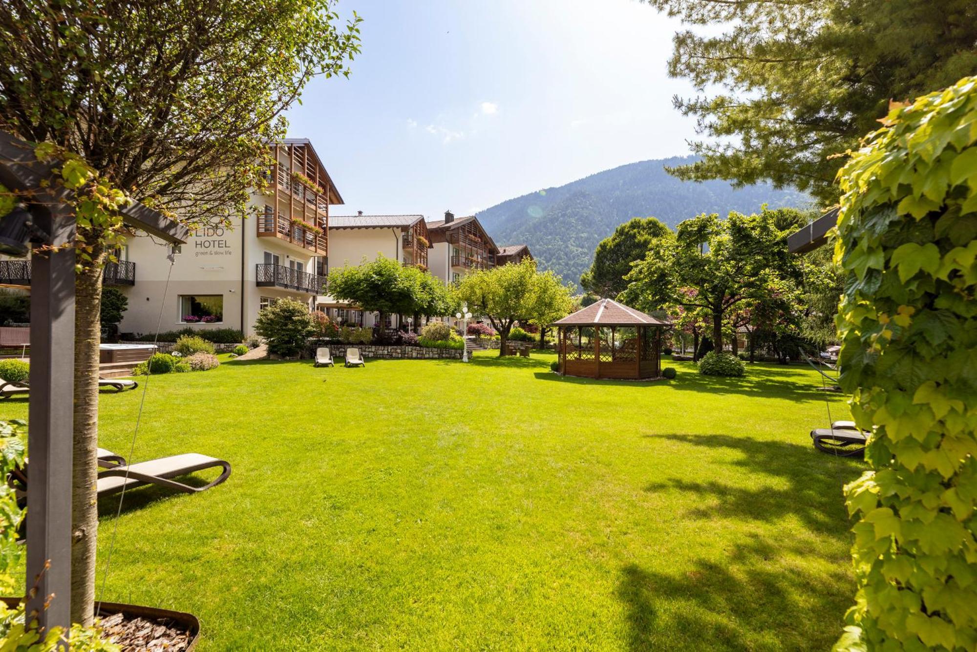 Hotel Lido - Slow & Natural Living Molveno Bagian luar foto