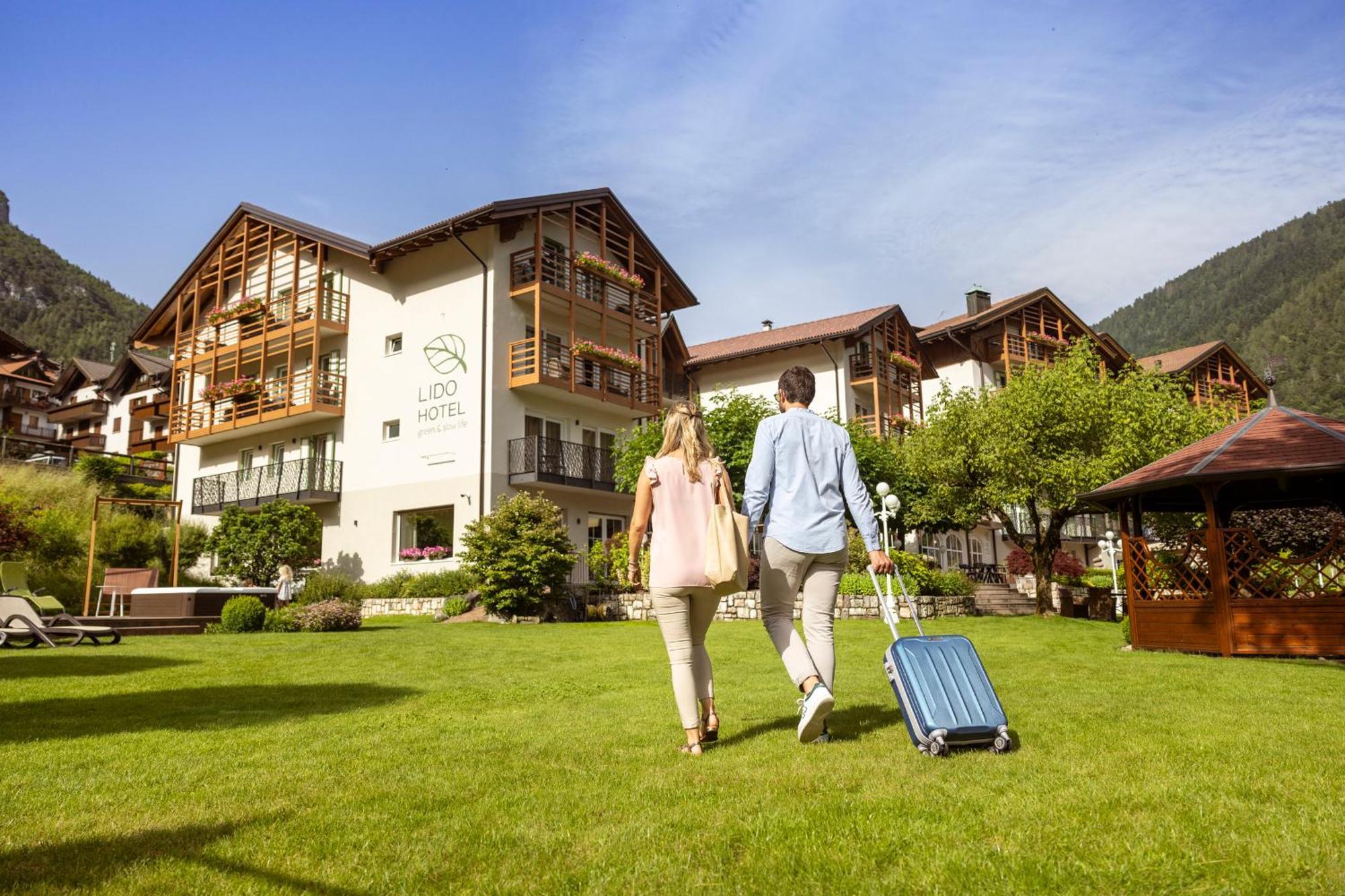 Hotel Lido - Slow & Natural Living Molveno Bagian luar foto