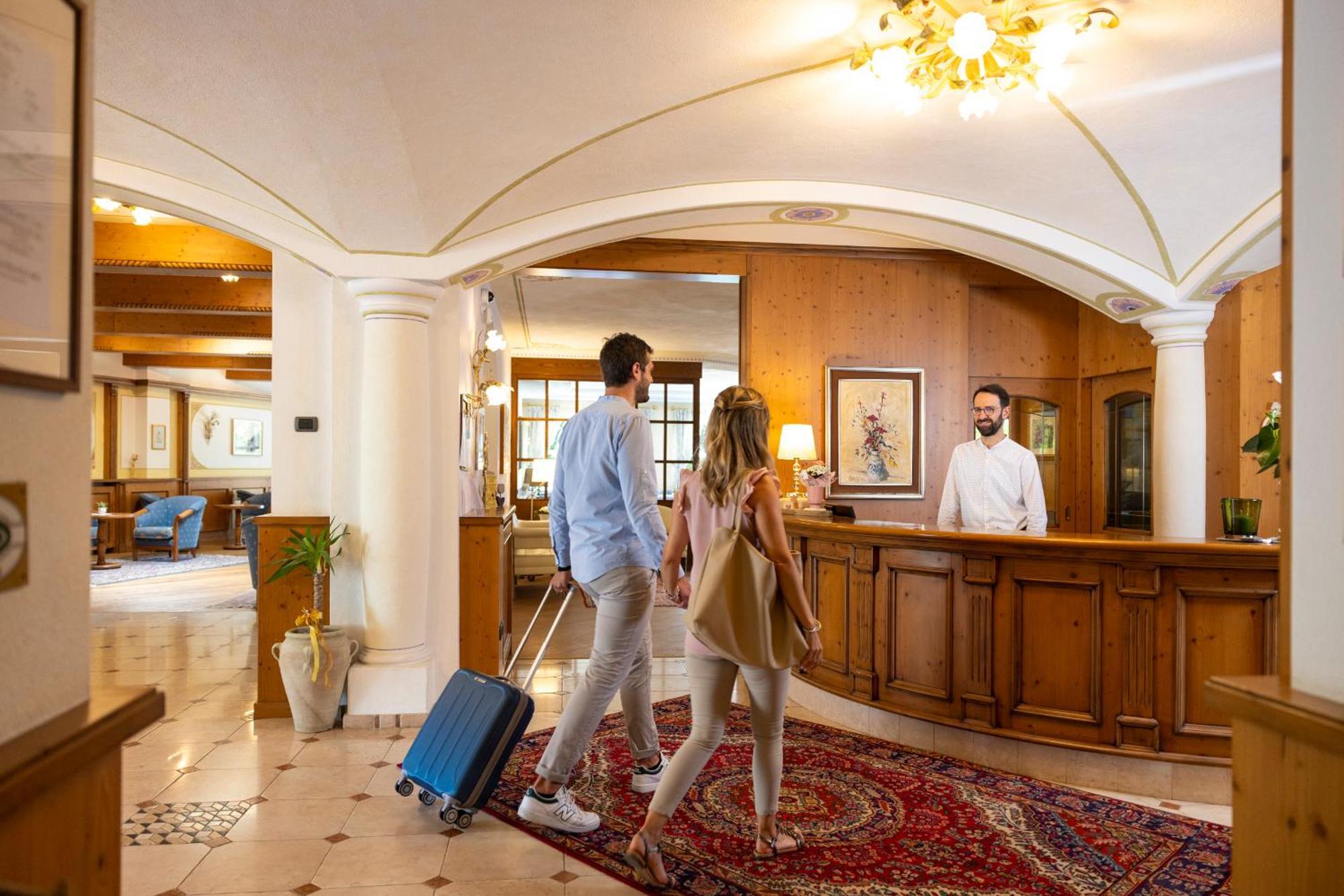 Hotel Lido - Slow & Natural Living Molveno Bagian luar foto